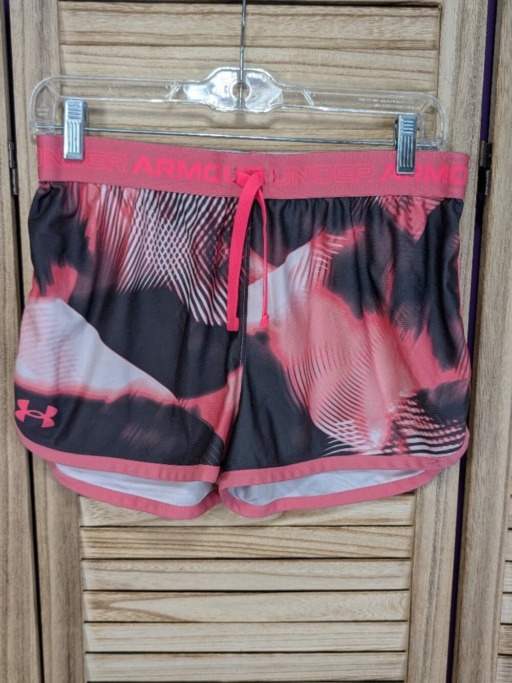 Under Armour Youth Coral Pink and Black Patterned Athletic Shorts Size YXL
